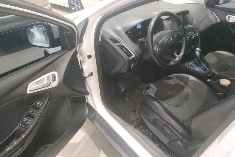 Used Ford Focus 2015 Hatchback 1.6L Automatic Fashion Edition
