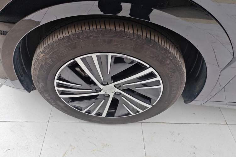 Used Lynk & Co 08 EM-P 2023 120km Long-Range Pro