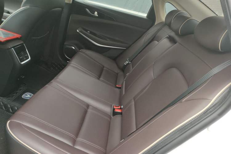 Used Changan Raeton CC 2019 1.5T Automatic Haoya Edition Guangmang Model China VI Standard
