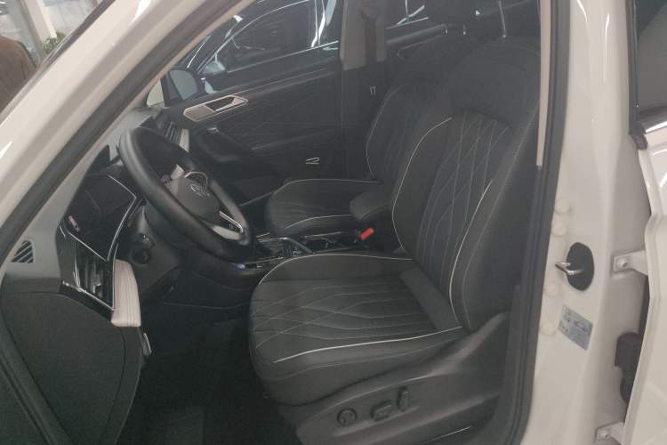 Used Volkswagen Tiguan L 2023 330TSI Automatic Two-Wheel Drive R-Line Enjoyment Edition
