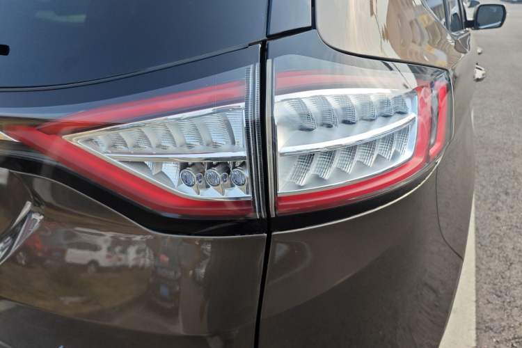 Used Ford Edge 2018 EcoBoost 245 Two-Wheel-Drive Titanium 7-Seater China V Standard