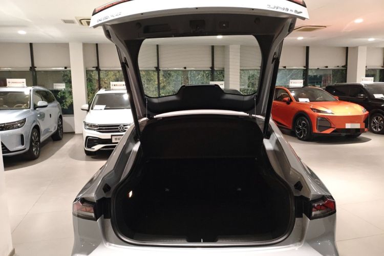 Used Changan UNI-V iDD 2024 Blue Whale Smart Electric iDD 136km Luxury Model
