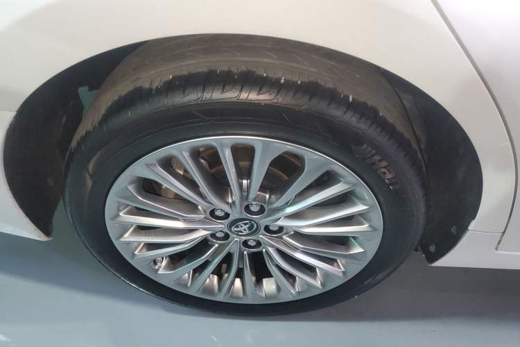 Used Toyota Avalon 2019 Dual-Engine 2.5L XLE Prestige Version China VI Standard
