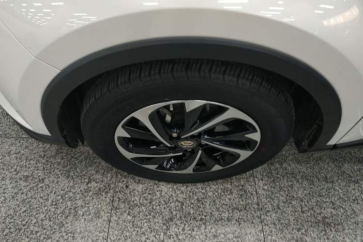 Used Toyota IZOA 2020 2.0L Yichi Version
