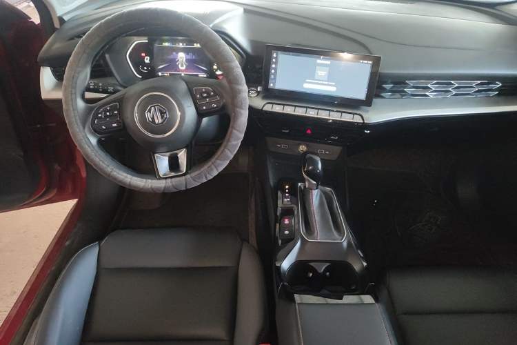 Used MG 5 2022 180 DVVT CVT Youth Luxury Edition
