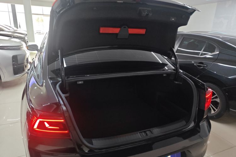 Used Volkswagen Magotan 2023 2 Million Units Commemorative Edition 330TSI DSG Luxury Version
