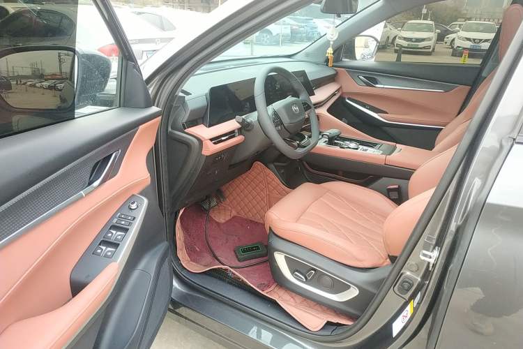 Used Changan CS75 PLUS 2024 3rd Generation Champion Edition 1.5T Intelligent Drive Dynamic Model
