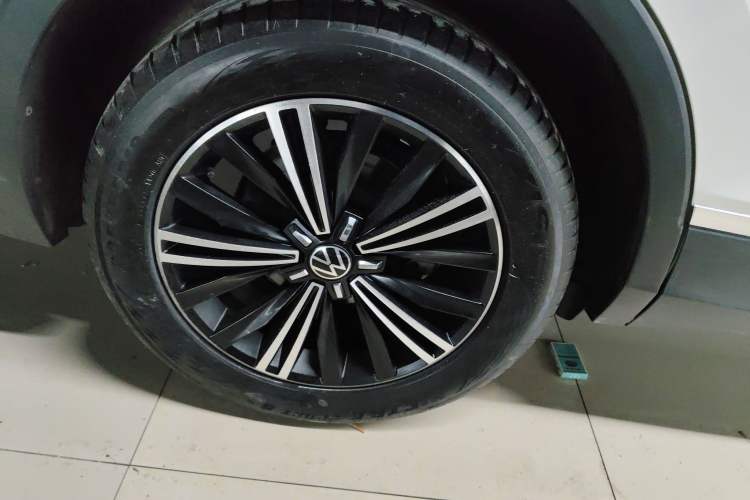 Used Volkswagen Tiguan L 2021 330TSI Automatic Two-Wheel Drive Smart Edition
