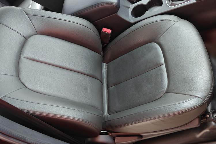 Used JMC Yuhu 3 2018 2.5T Diesel Two-Wheel Drive Advanced Version Standard Wheelbase