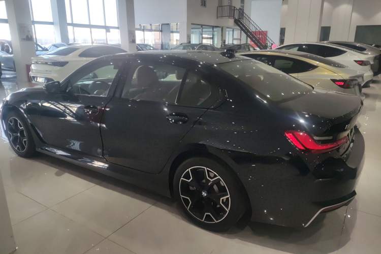 Used BMW i3 2025 eDrive 40 L Midnight Edition
