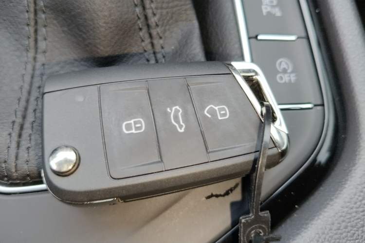 Used Volkswagen Tiguan L 2024 Outstanding Model 330TSI Automatic Two-Wheel Drive R-Line Dragon Glory Edition
