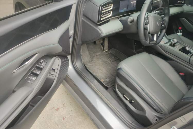 Used BYD Qin L 2025 DM-i Smart Drive 120KM Superior Model