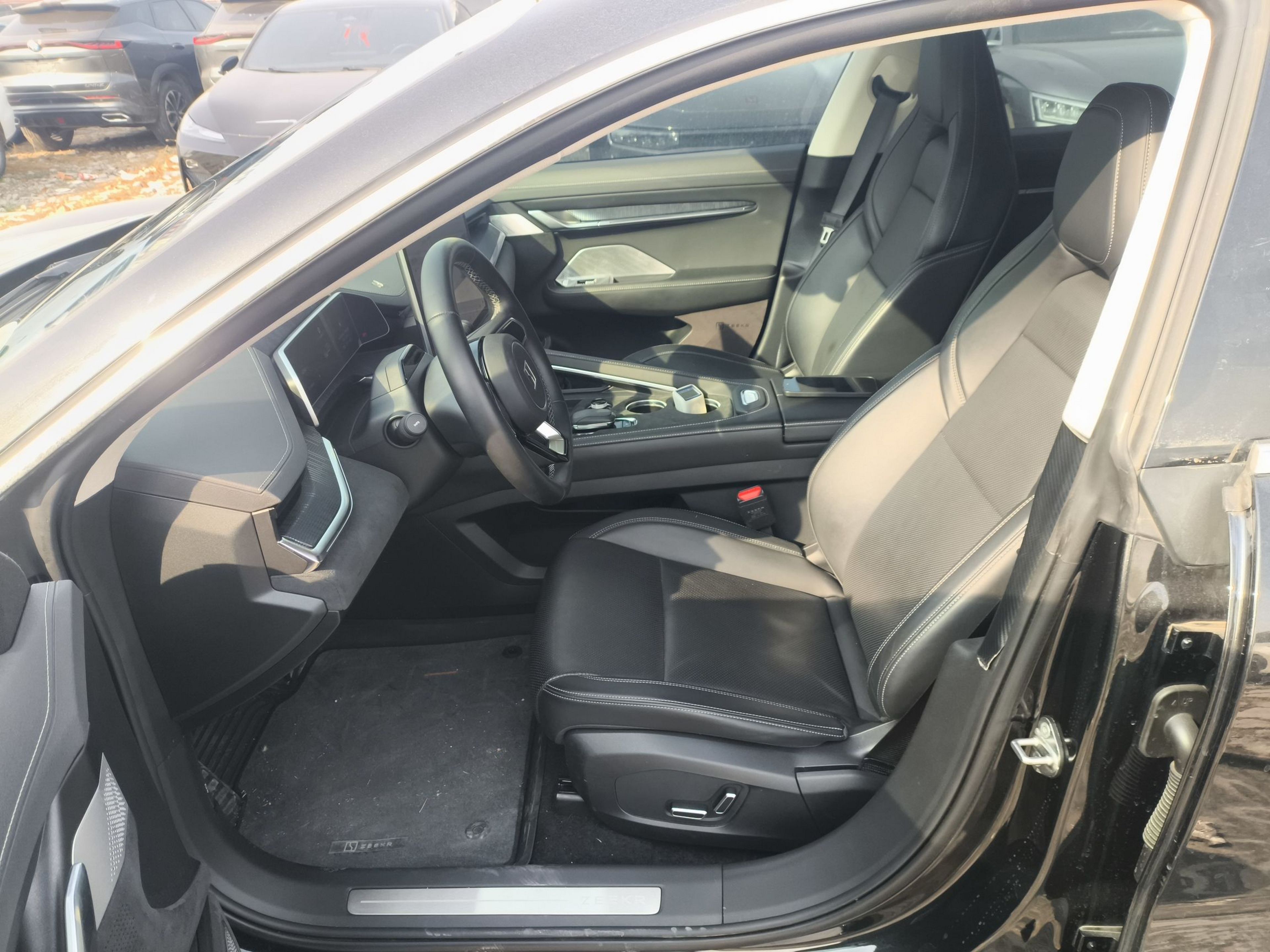 Переднее сиденье в автомобиле