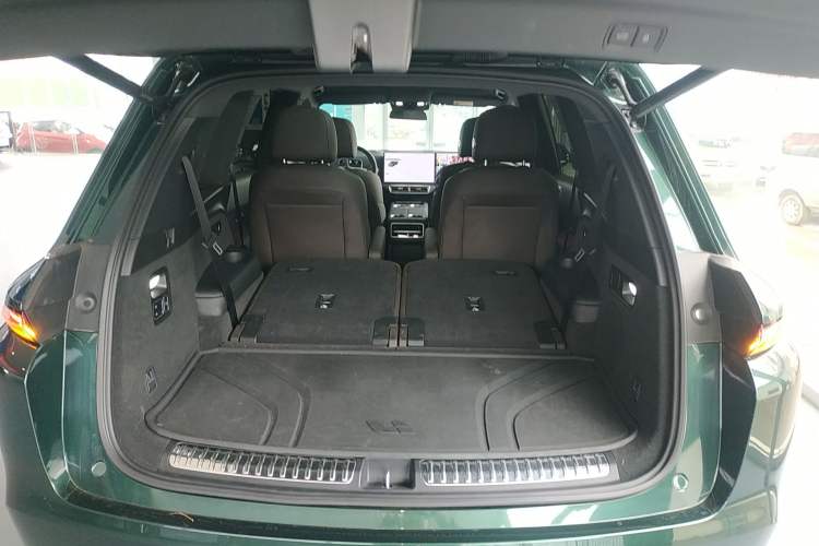 Used Li Auto L8 2023 Pro Model
