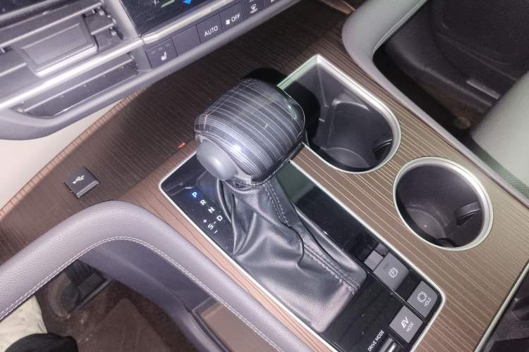 Used Toyota Granvia 2023 2.5L Hybrid Prestige PLUS Edition