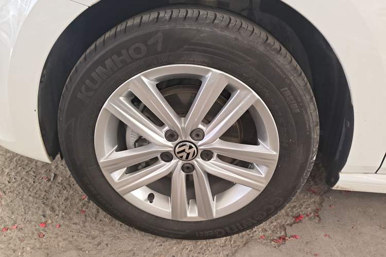 Used Volkswagen Polo 2016 1.6L Automatic Comfort Model
