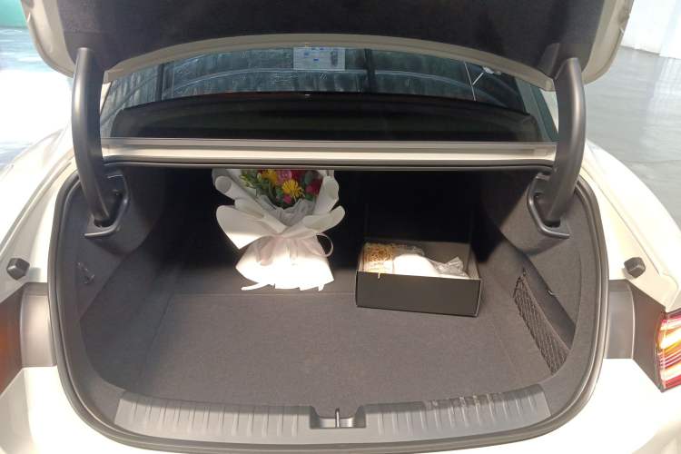 Used  SU7 2024 Rear-Drive Long-Range Intelligent Driving Version
