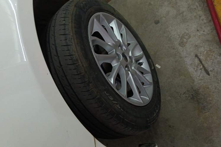 Used Soueast V3 Lingyue 2015 1.5L AMT Happiness Edition