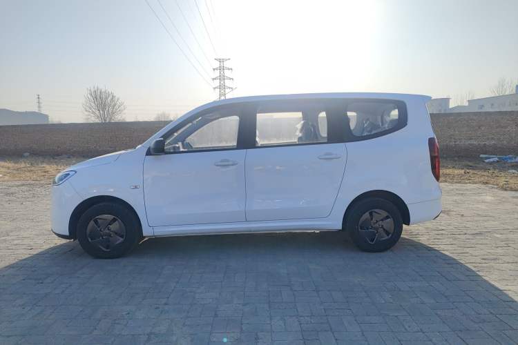 Used Wuling Hongguang New Energy 2025 Extended-Range Hybrid 50 km Standard Version
