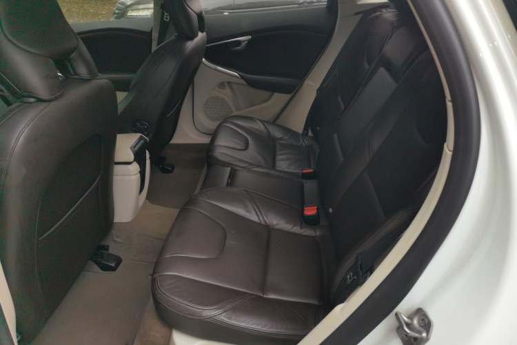 Used Volvo V40 2015 1.6T Zhiyi Edition