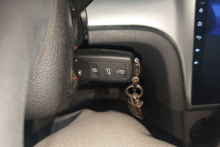 Used Volkswagen Lavida 2013 Revised Classic 1.6L Automatic Fashion Edition
