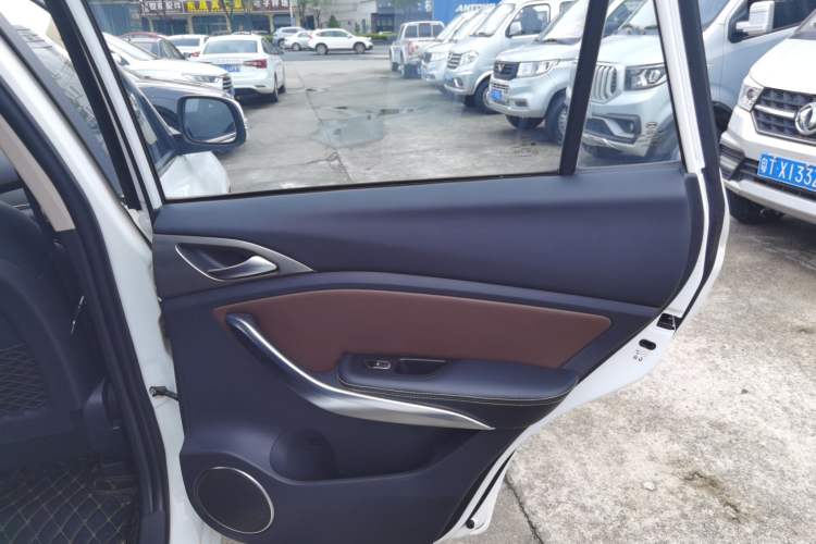 Used BYD Song 2016 GaiShi Edition 1.5TID Automatic Elite Model
