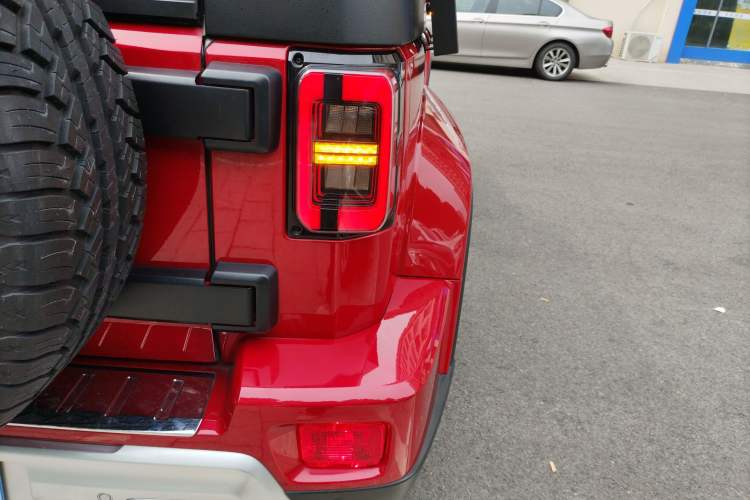 Used Beijing Auto BJ40 2019 PLUS 2.3T Automatic Four-Wheel Drive Premium Edition China VI
