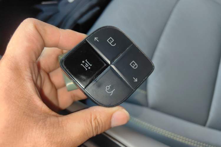 Used Lynk & Co 08 EM-P 2023 220km All-Wheel-Drive Performance Halo
