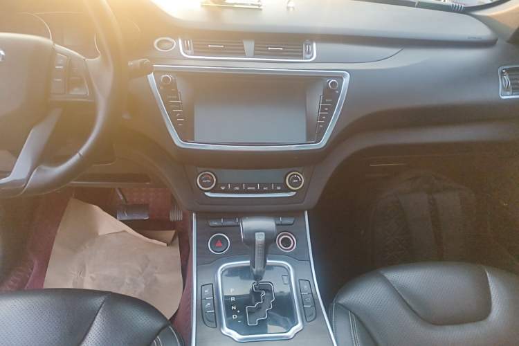 Used Land X7 2015 2.0T Panoramic Prestige Edition
