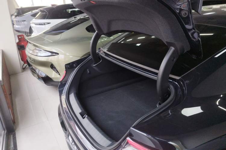 Used  SU7 2024 Rear-Drive Ultra-Long Range Advanced Pro-Level Intelligent Driving Version
