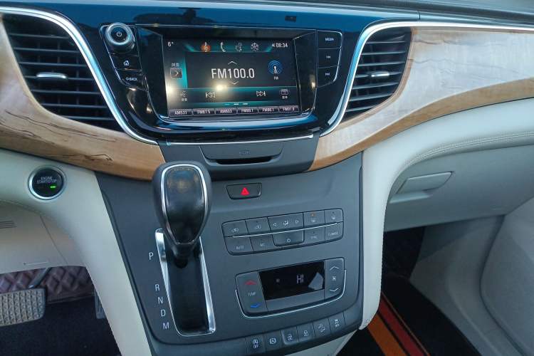 Used Buick GL8 2018 ES 28T Comfort Model China VI Standard