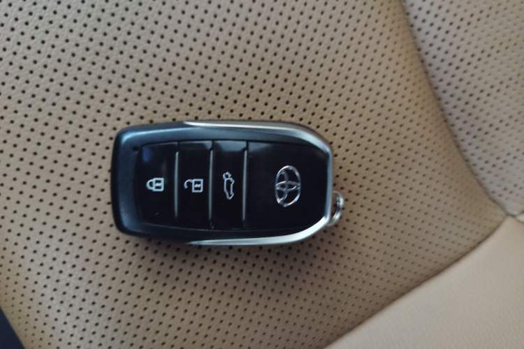 Used Toyota Venza 2023 2.0L CVT Two-Wheel Drive Prestige Version