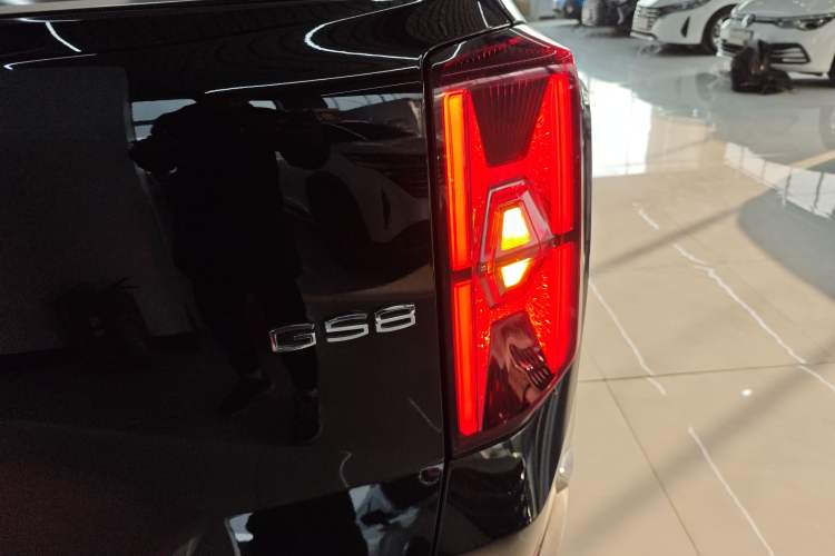 Used GAC Trumpchi GS8 2024 Linghang Series 2.0 TGDI Two-Wheel Drive Luxury Smart Connectivity Version
