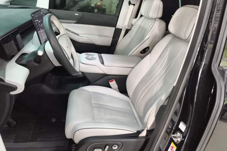 Used XPeng X9 2024 702 Ultra-Long Range Pro
