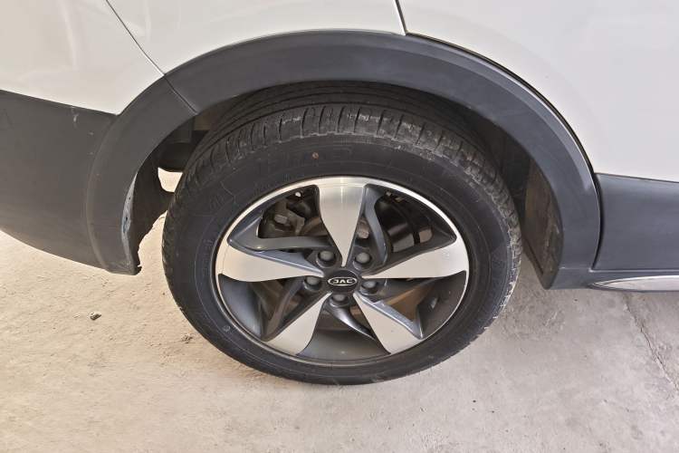 Used  Refine S3 2017 1.6L Manual Luxury Smart Model