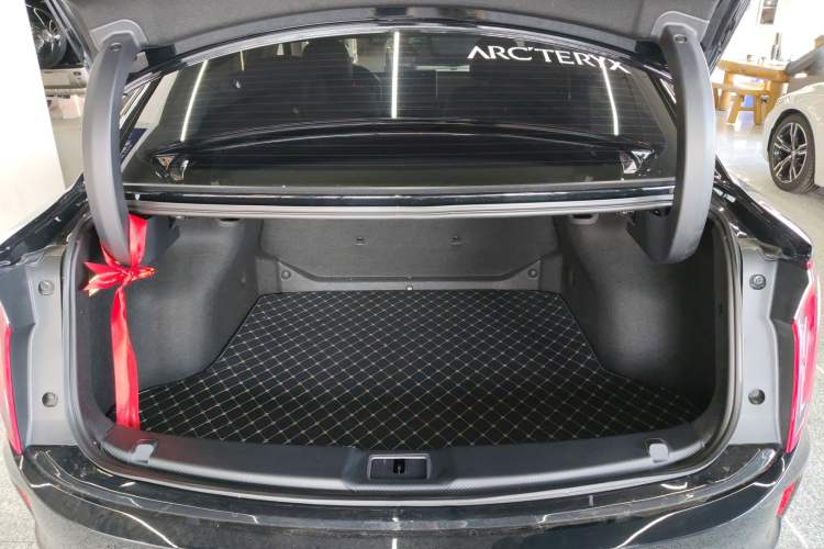 Used Hongqi E-QM5 2022 431 km Charge & Enjoy Edition
