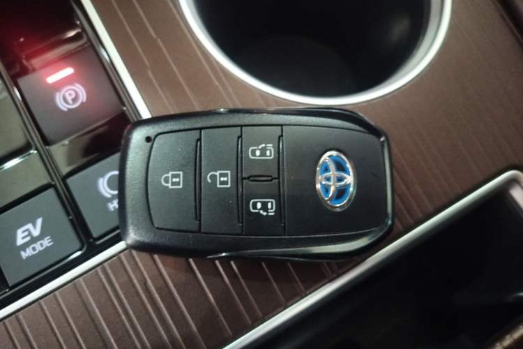 Used Toyota Granvia 2023 2.5L Hybrid Comfort Edition