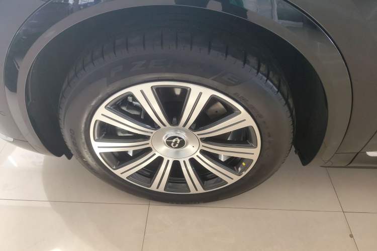 Used Hima AITO M8 2025 Extended-Range Max+ Version 53.4 kWh 6-Seater Edition
