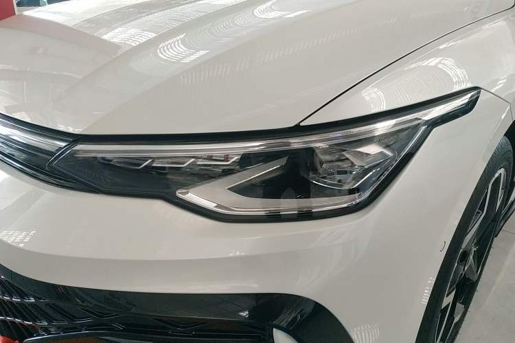 Used Volkswagen Golf 2025 300TSI R-Line
