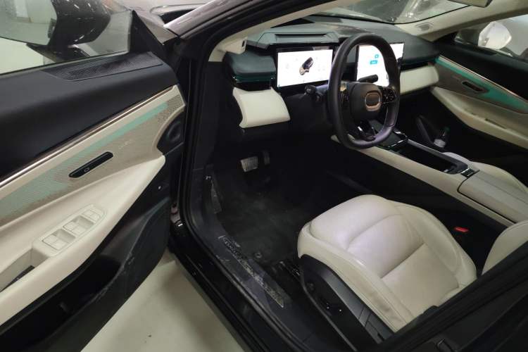 Used Lynk & Co 08 EM-P 2023 220km All-Wheel-Drive Performance Halo
