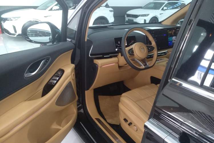 Used VOYAH Dream 2025 PHEV Four-Wheel-Drive Flagship Kunpeng Edition
