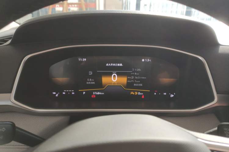 Used Volkswagen Tharu 2023 300TSI Two-Wheel-Drive Crescent Edition
