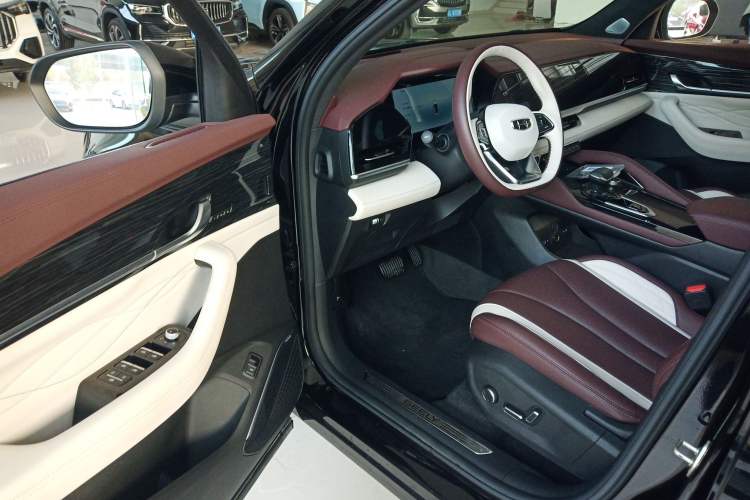 Used Geely Auto Monjaro L 2024 2.0TD High-Power Automatic Two-Wheel Drive Skyline Edition
