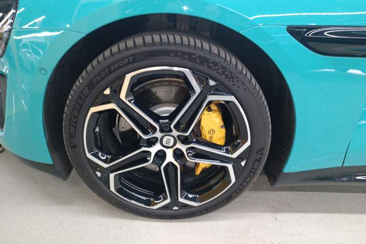 Used  SU7 2024 Rear-Drive Long-Range Intelligent Driving Version
