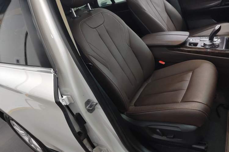 Used BMW X5 2015 xDrive28i
