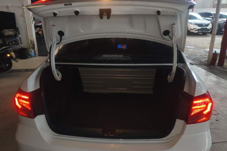 Used Volkswagen Jetta 2019 Dream Edition 1.5L Automatic Fashionable Version
