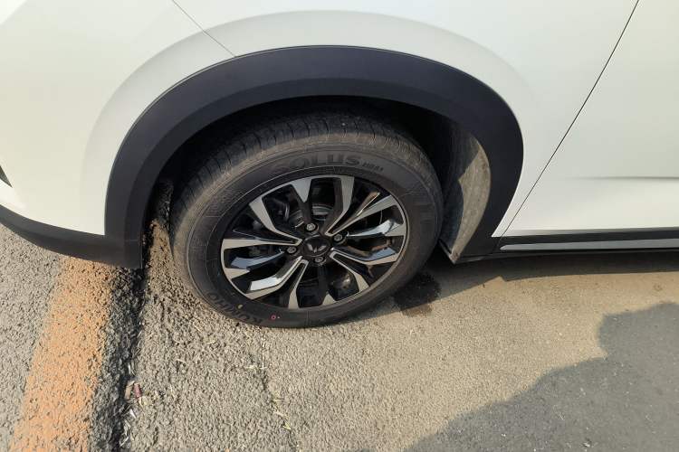 Used Wuling Alvez 2022 1.5L Manual Free-Style Model
