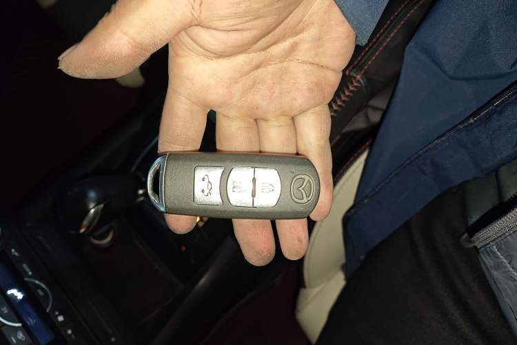 Used Mazda Mazda 3 Axela 2014 Sedan 2.0L Automatic Sport Model