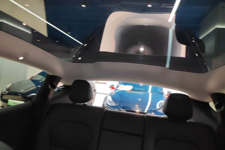 Used Tesla Model Y 2025 Long-Range All-Wheel-Drive Version