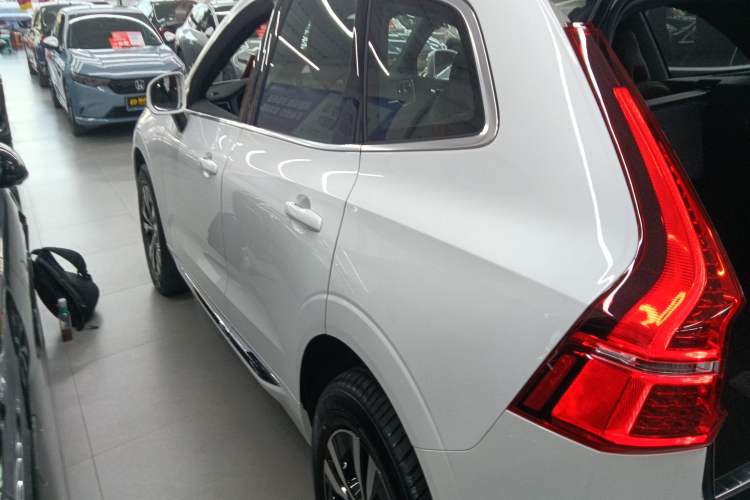 Used Volvo XC60 2023 B5 4x4 Smart Luxury Edition